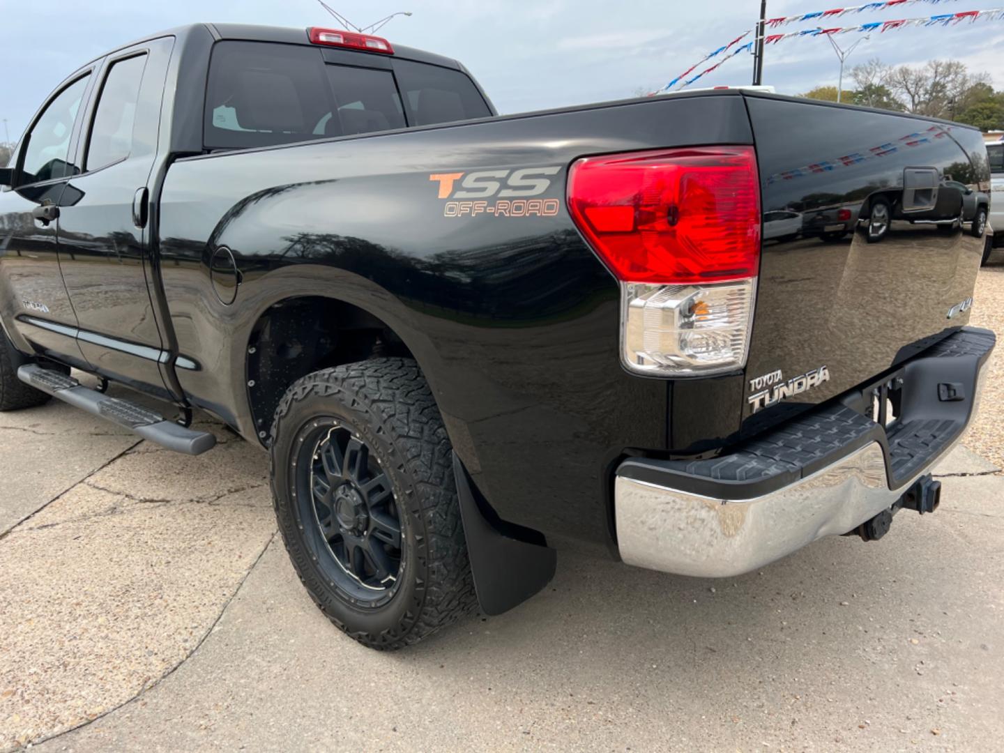 2013 Black /Tan Toyota Tundra TSS (5TFUW5F17DX) with an 5.7 V8 engine, Automatic transmission, located at 4520 Airline Hwy, Baton Rouge, LA, 70805, (225) 357-1497, 30.509325, -91.145432 - 2013 Toyota Tundra Double Cab 4X4 ****One Owner & No Accidents**** 5.7 V8 Gas, 199K Miles, Power Windows, Locks & Mirrors, Spray In Bedliner, Tow Pkg. NO IN HOUSE FINANCING. FOR INFO PLEASE CONTACT JEFF AT 225 357-1497 CHECK OUT OUR A+ RATING WITH THE BETTER BUSINESS BUREAU WE HAVE BEEN A FAMILY OWN - Photo#7